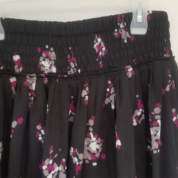 Women's Black Skater Style Skirt - Picture 3 of 4